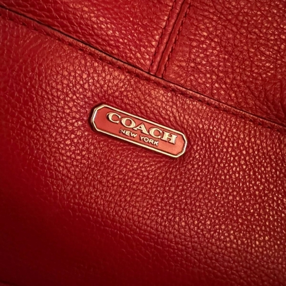 Roomy Coach Park Leather ❤️ Red ❤️ Carrie Tote in excellent condition - Picture 4 of 9
